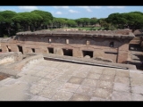 03897 ostia - regio i - insula iv - domus di giove e ganimede (i,iv,2) - blick von der dachterasse ri caseggiato di diana (i,iii,3-4).jpg